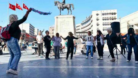 Başkent sokaklarında 100. yıl coşkusu