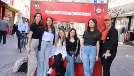 Bursa İnegöl’de Cumhuriyet ölümsüzleştirildi