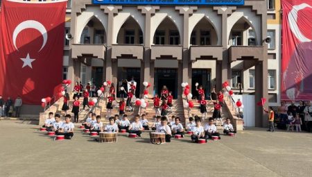 Düzce’de öğrenciler 100. yıl şekli oluşturdu