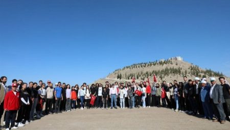 Kayseri Kocasinan’da 100’üncü yıl anısına 100 fidan