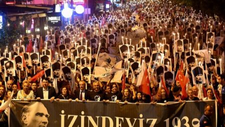 Antalya Muratpaşa’da binler Ata’ya saygı yürüyüşünde