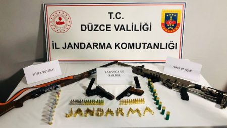 Düzce'de ruhsatız tüfek ve tabancalar ele geçirildi
