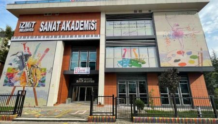 İzmit Sanat Akademisi’nde tiyatro seçmeleri tamamlandı