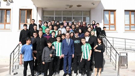Konya’da Başkan Altay lise öğrencileriyle buluştu
