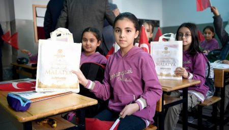 Malatya’da ortaokul öğrencilerine kitap desteği
