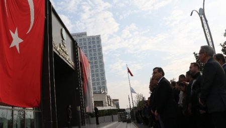 Manisa Büyükşehir personelinden Ata’sına saygı