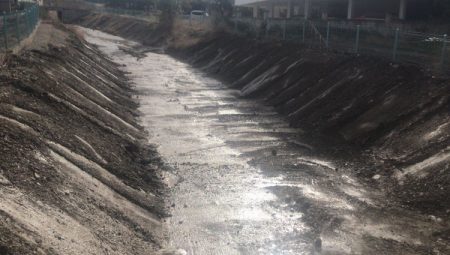 Manisa Turgutlu’da dere temizlikleri sürüyor