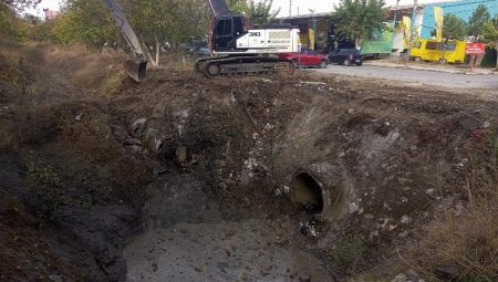 Manisa Yunusemre’de sanayinin biriktirme havuzuna temizlik