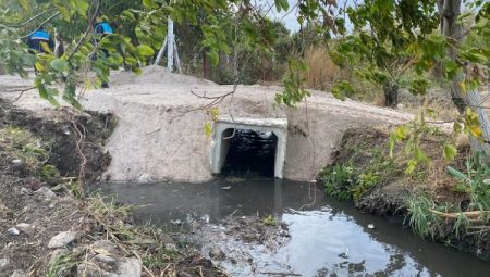Manisa’da dere yataklarında menfez montajlarına devam