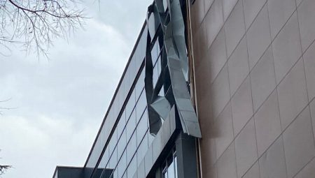 Yıldırım’da uyumayan kütüphane lodosa dayanamadı
