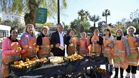 Başkan Uysal kadınlarla turunç reçeli yaptı