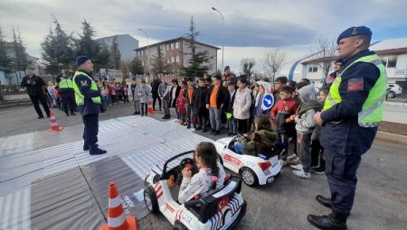 Bilecik’te 400 minik öğrenciye Jandarma sevgisi aşılandı