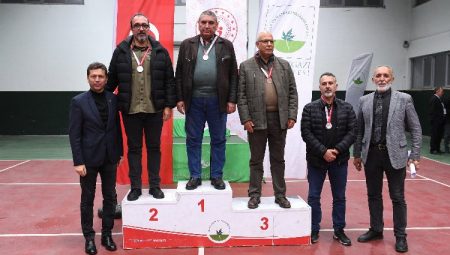 Dedeler ve torunlar Osmangazi’de satrançta yarıştı