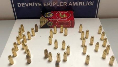 Dur ihtarına uymayan araçta çok sayıda mermi ele geçirildi