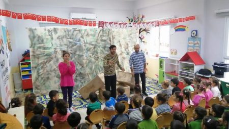Hataylı minikler ‘Karınca Kararınca’ öğrenerek eğleniyor