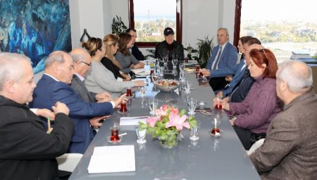 İzmir Narlıdere’de Başkan Engin muhtarlarla buluştu