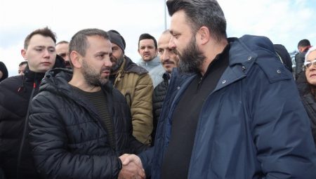 İzmit Belediyesi konut mağdurlarının yanında