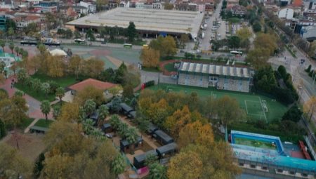 Kocaeli’nde bu lokomotifin yolu sevgiden geçiyor