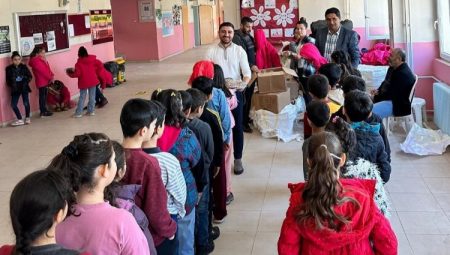 Mardinli hayırsever 10 bin çocuğu güldürdü