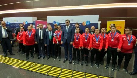 Memduh Büyükkılıç Down Sendromlu çocuklarla buluştu
