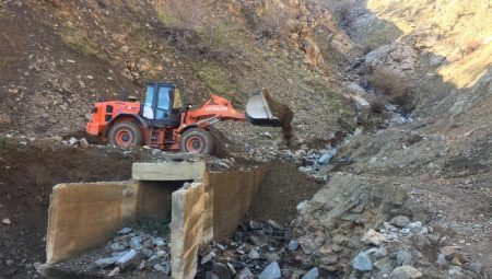 Sason’da heyelan! Kapanan köy yolları ulaşıma açıldı