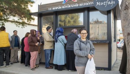 3 çeşit yemek 10 lira! Herkes Mahalle Mutfakları’na koştu