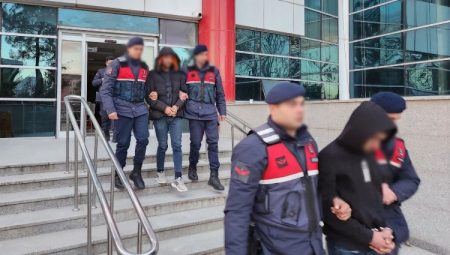 Adıyaman’da 3 ayrı evden hırsızlık yapmışlardı… Tutuklandılar!