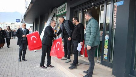 Gürsu’da renkli anlara yol açan bayrak sevdası