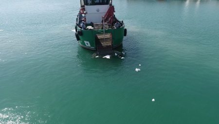 Hatay’ın deniz ve sahilleri Büyükşehir’le temizleniyor