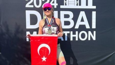 İnegöllü kadın sporcu Dubai’de koştu