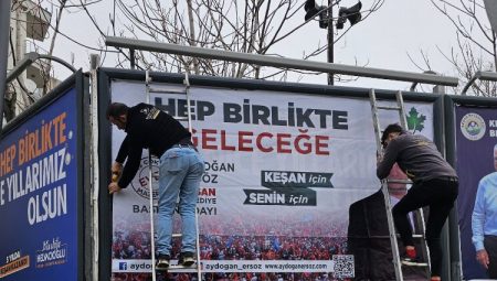 Keşan’da Gelecek Partisi’nden bilboard tepkisi
