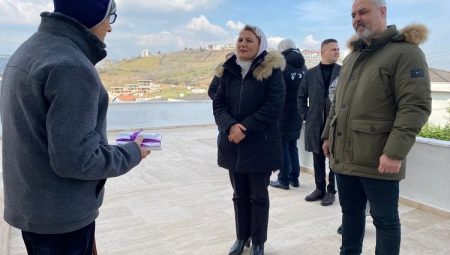 Başkan Hürriyet, Cuma Namazı sonrası cami cemaatiyle buluştu