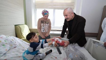 Büyükgöz’den hastalara moral ziyareti