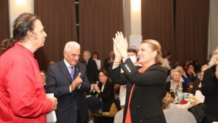 İstanbul Kültürler Korosu İzmit’te büyüledi