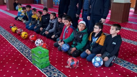 Mardin’de namaz kılan çocuklara ödül