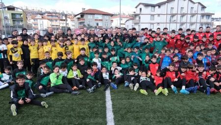 Minik futbolcular Başkan Büyükakın ile buluştu