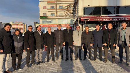 Başkan Altay gençlerle ve esnafla bir araya geldi