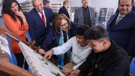 Başkan Şahin’den, üreten gençlere destek sözü