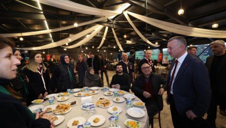 Büyükakın: ‘Yeni nesilleri yetiştirenler sizlersiniz’