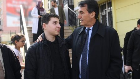 Dündar’a sevgi dolu karşılama