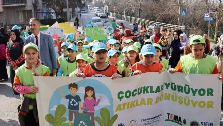 Gebzeli çevreci miniklerden sıfır atık farkındalık yürüyüşü