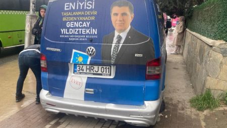 İYİ Parti adayının seçim aracına saldırı