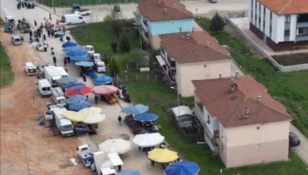 İnegöl’de Cumhuriyet Mahallesi semt pazarı kurulmaya başladı