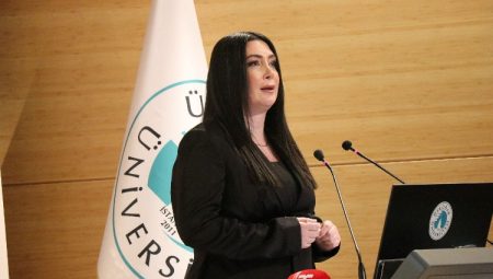 İstanbul'da 'Zirvedeki Kadınlar' ödüllendirildi