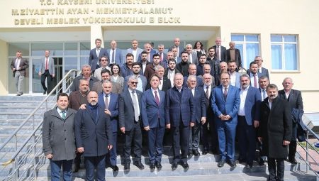 Kayseri Üniversitesi protokolle taçlandı