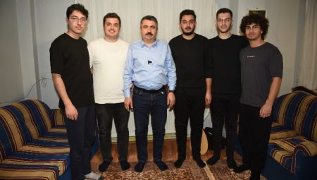 Oktay Yılmaz sahurunu gençlerle yaptı