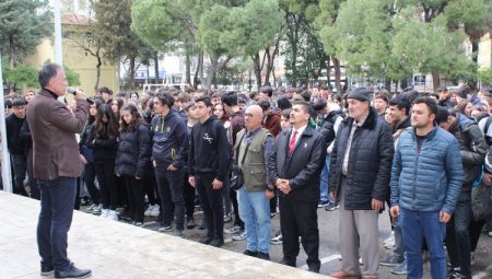 Şehit aileleri ve gaziler öğrenciler ile buluştu