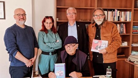TİP yöneticileri Karşıyakalı Yazar Zeki Büyüktanır’ı ziyaret etti
