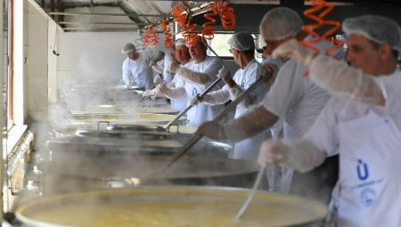 Üsküdar’da 30 bin kişiye sıcak yemek