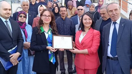 Bilecik Pazaryeri’nde Başkan Tekin mazbatasını aldı